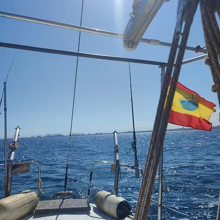 بوتيل Romantic Sailboat *