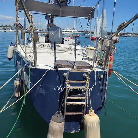 Romantic Sailboat بوتيل