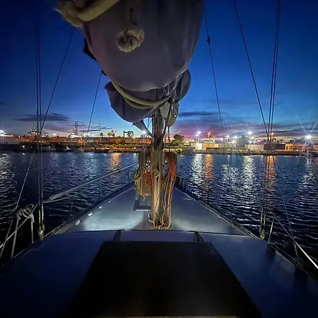 Romantic Sailboat * Валенсия