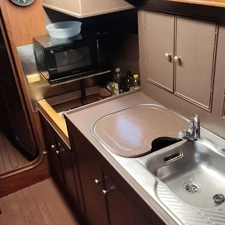 Romantic Sailboat Hotel en barco