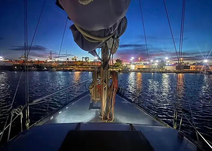 Romantic Sailboat * Valencia