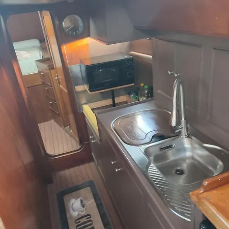 Romantic Sailboat * Valencia