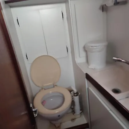 Romantic Sailboat Úszó hotel